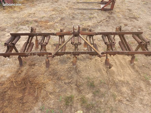 Cultivateur à dents