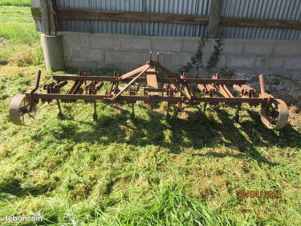 Cultivateur TILLER 11 dents