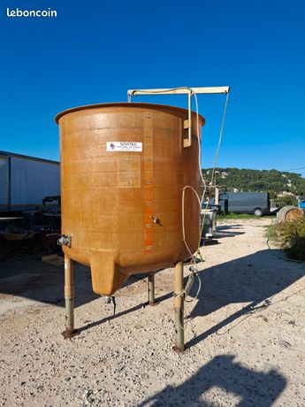 Cuve Vemar 30 hl chapeau flottant sur pied