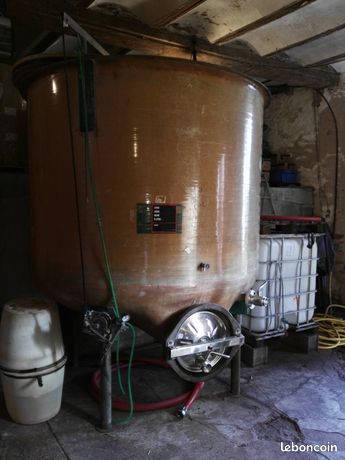 Cuves à chapeau flottant