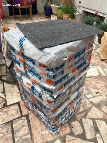 Dalle moquette auto-adhésive