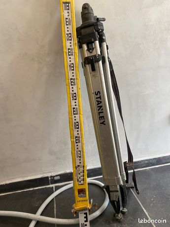 De Trépied et Mire pour Niveau Laser