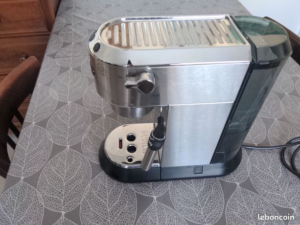 De'Longhi Dedica Style EC685.M Machine à café