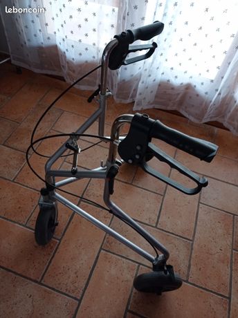 Déambulateur à 3 roues