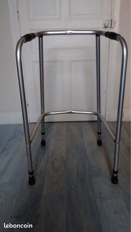 Déambulateur aide à la marche