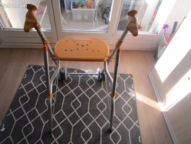 Déambulateur avec 2 roues