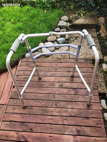 Déambulateur de marche Invacare pliant