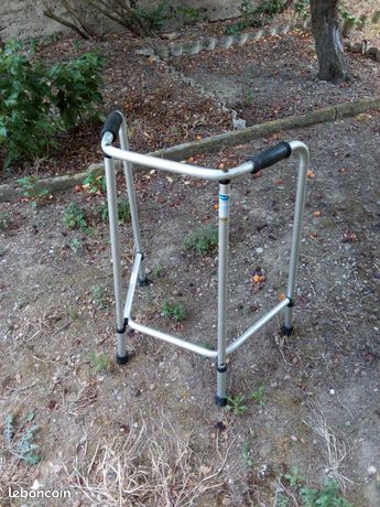 Déambulateur fixe réglable en ht