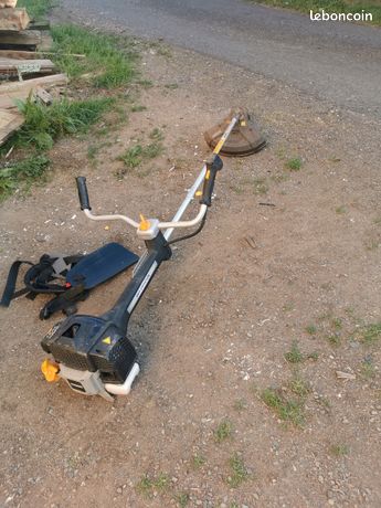 Débroussailleuse thermique peu servi fonctionne très bien