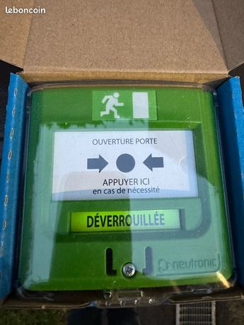 Déclencheur manuel vert neutronic étanche 2 contacts avec capot ouverture porte