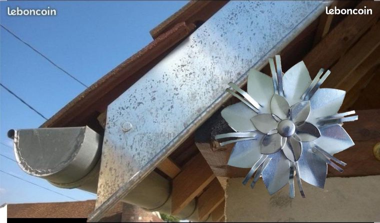 Décoration gouttière et toiture Fleur rosace en ZINC_Artisanale