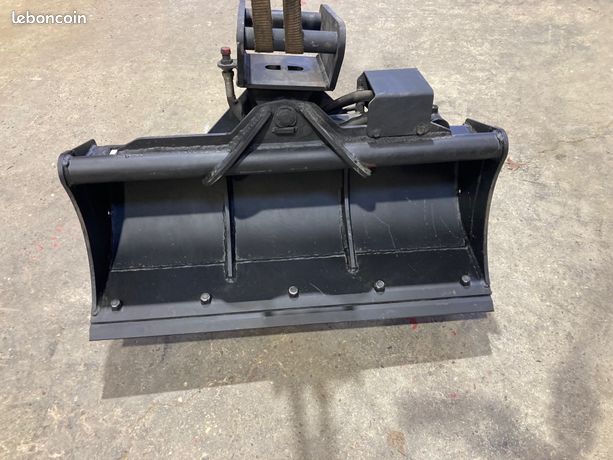 DESTOCKAGE * GODET CURAGE INCLINABLE AXE 30 mm pour pelle 1T5 / 2T