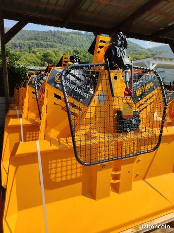 DESTOCKAGE Treuil UNIFOREST 9 tonnes hydraulique