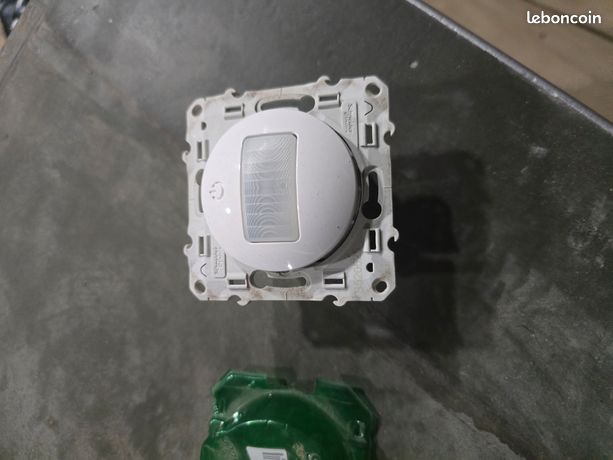 Détecteur de présence Schneider