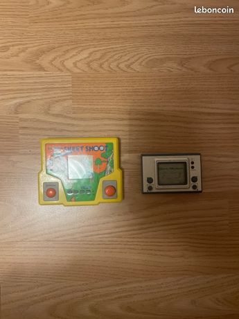 Deux anciens jeux vidéo