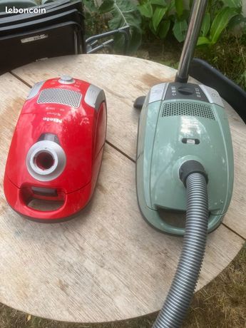Deux aspirateurs Miele en létat