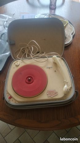 Deux électrophone teppaz