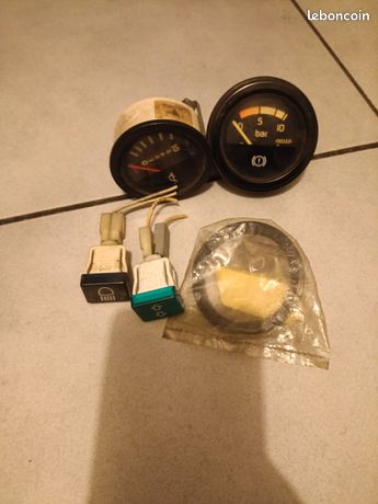 Deux manomètre et cache manomètre