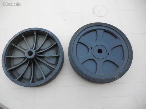 Deux roues en plastique