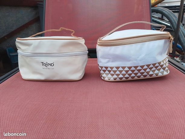 Deux trousses de voyage vanity blanc