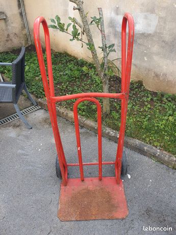 Diable de transport rouge