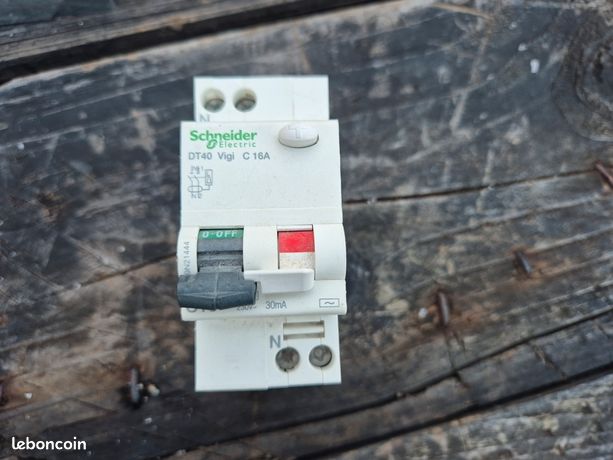 Disjoncteur 30mA 16A schneider