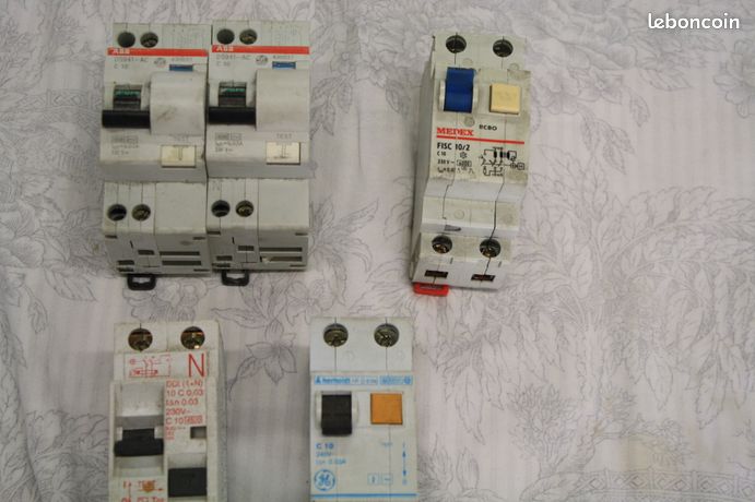 Disjoncteur differentiel 10A/30Ma