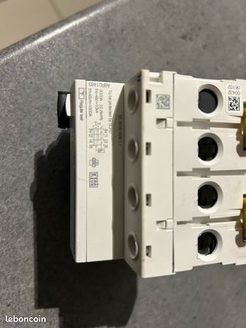 Disjoncteur différentiel Schneider tetra 63A 300mA