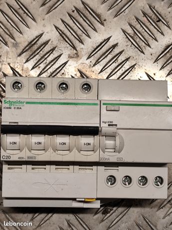 Disjoncteur différentiel tétrapolaire Schneider Electric 20A 300mA