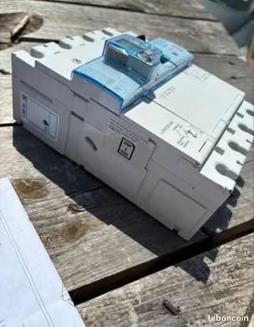Disjoncteur Legrand 250 A 420733 jamais servi