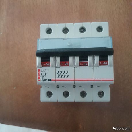 Disjoncteur legrand 4x10a