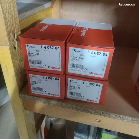 Disjoncteur legrand c20