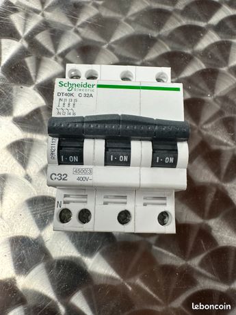 Disjoncteur schneider 4x32 ref A9N21117