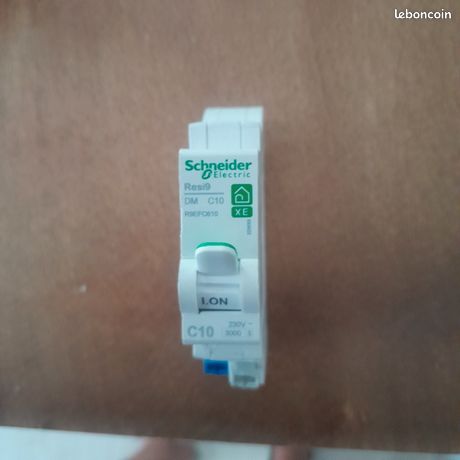 Disjoncteur schneider electric c10a