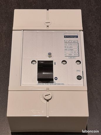 Disjoncteur 10x30A 4 pôles