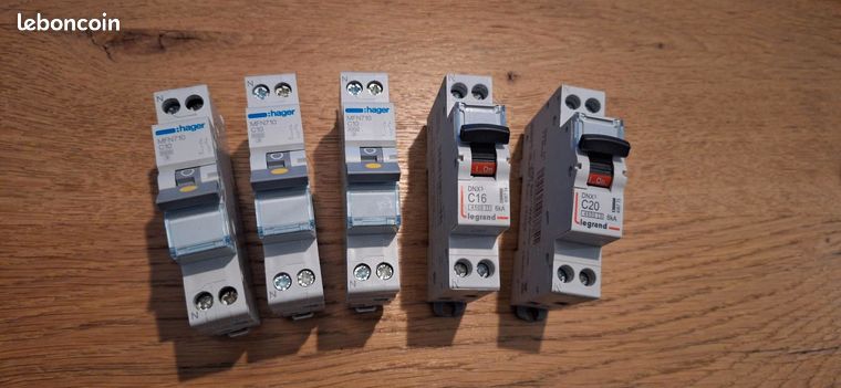 Disjoncteurs 10A, 16A, 20A