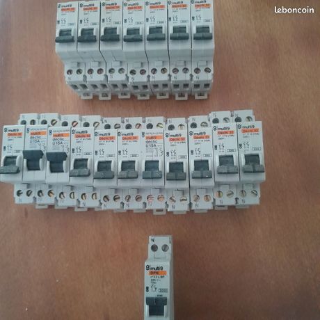 Disjoncteurs merlin gerin 7x10a 11x15 1x20