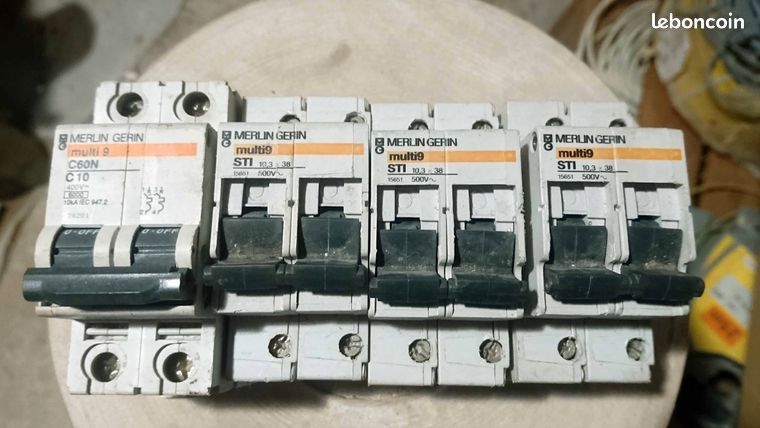 Disjoncteurs MULTI9 C60N C10 400v MERLIN GERIN + STI 500V 15651 Tableau électrique électricité