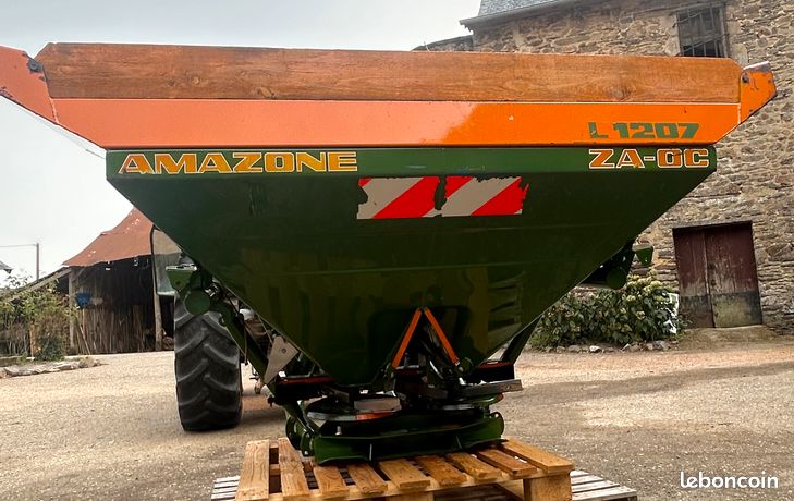 Distributeur à engrais