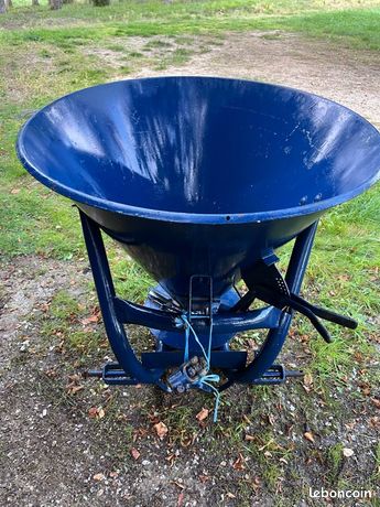 Distributeur à engrais