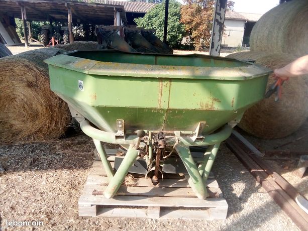 Distributeur d'engrais 1000L
