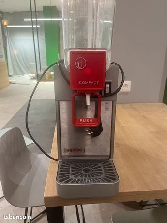 Distributeur de boissons réfrigérée, ugolini