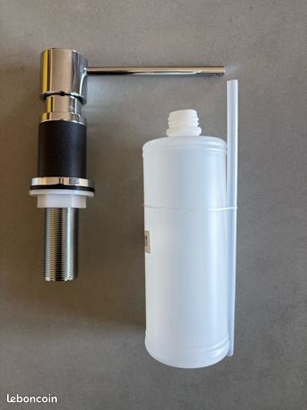 Distributeur de savon intégré / intégrable