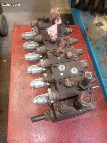 Distributeur hydraulique POCLAIN TYS