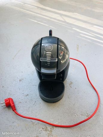 Dolce Gusto Nescafe en bon état et tout fonctionne correctement