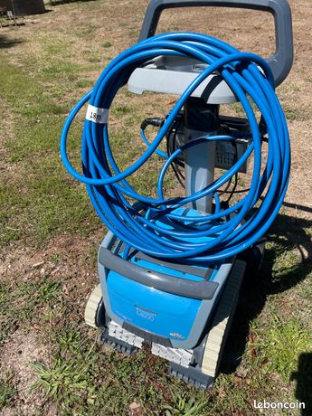 Dolphin Robot nettoyeur (M600) by Maytronics