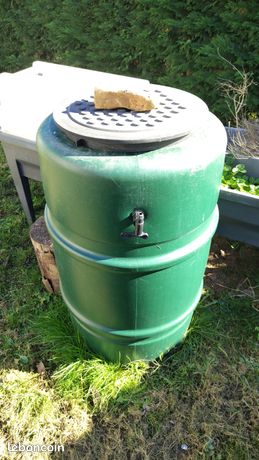 Donne 2 réserves d'eau 200 et 300 L