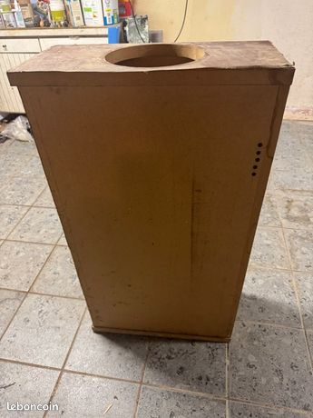 Donne caisson de basse en médium