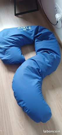 Donne coussin medical demi lune