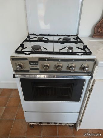 Donne cuisinière à gaz fonctionnelle